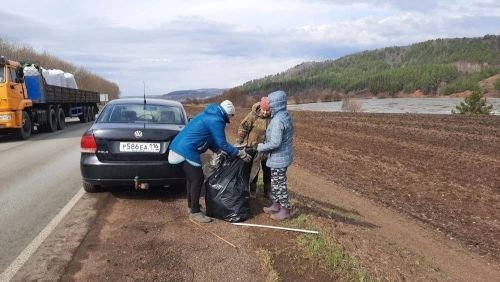 Сарсаз-Баграж авылының клуб хезмәткәрләре экологик акциягә кушылдылар