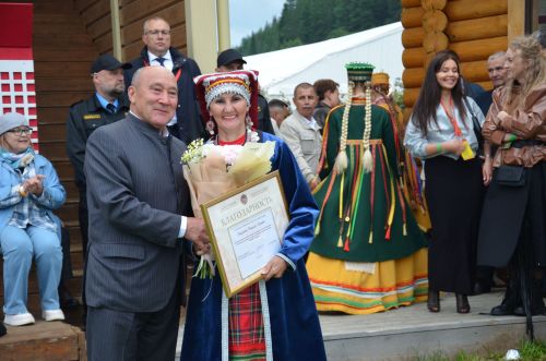 Питрауда карендәшләребезгә олы бүләкләр тапшырдылар