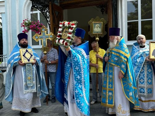 Тихвин чиркәвендә бәйрәм Литургиясе узды