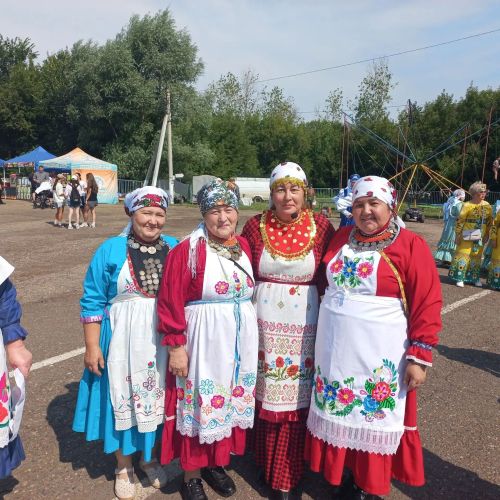 Карендәшләребез Чирмешәндә узган IV төбәкара «Суган үзәне» фестивалендә катнашты