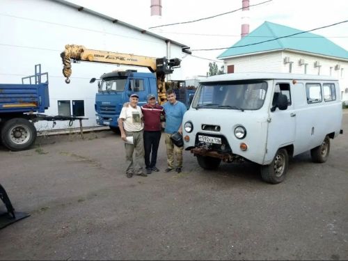 Иске Мәлкәннән Пузырёвлар гаиләсе хәрбиләргә УАЗ машинасы җибәрә