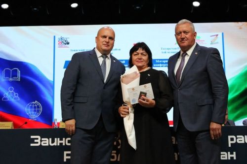Сарсаз-Баграждан Светлана Журавлева Татарстанның мәгариф  отличнигы билгесенә лаек булды