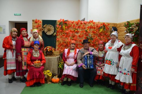 Җәкәү йортындагы «Покрау утырмасы»нда «Җиңгәчәйләр» ансамбле