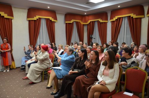 Җәкәү йортындагы «Покрау утырмасы»нда «Җиңгәчәйләр» ансамбле