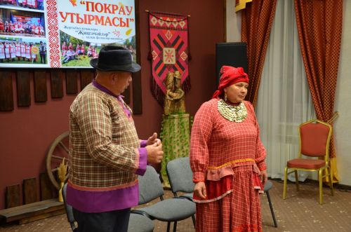 Җәкәү йортындагы «Покрау утырмасы»нда «Җиңгәчәйләр» ансамбле