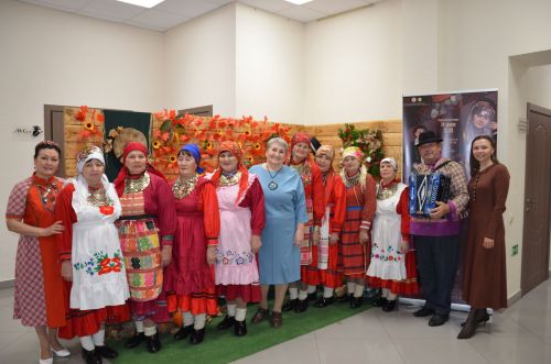 Җәкәү йортындагы «Покрау утырмасы»нда «Җиңгәчәйләр» ансамбле