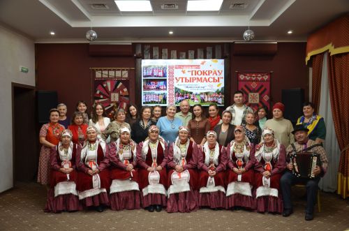 Җәкәү йортындагы «Покрау утырмасы»нда «Җиңгәчәйләр» ансамбле