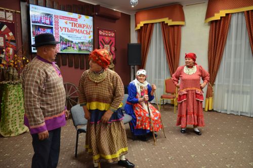 Җәкәү йортындагы «Покрау утырмасы»нда «Җиңгәчәйләр» ансамбле