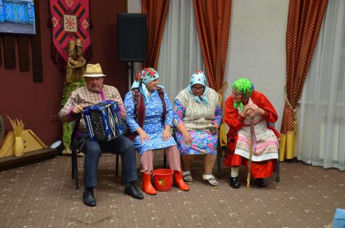 Җәкәү йортындагы «Покрау утырмасы»нда «Җиңгәчәйләр» ансамбле