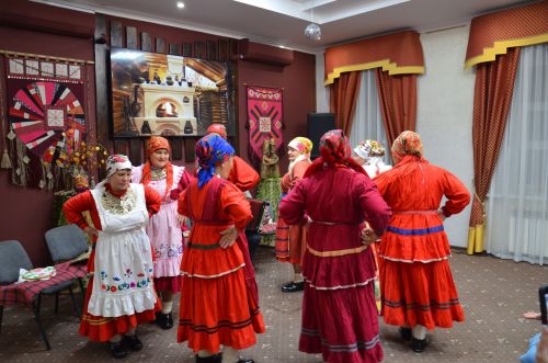 Җәкәү йортындагы «Покрау утырмасы»нда «Җиңгәчәйләр» ансамбле