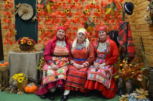 Җәкәү йортындагы «Покрау утырмасы»нда «Җиңгәчәйләр» ансамбле