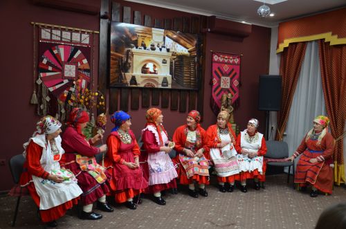 Җәкәү йортындагы «Покрау утырмасы»нда «Җиңгәчәйләр» ансамбле