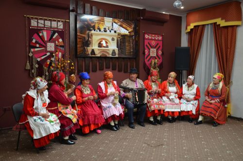Җәкәү йортындагы «Покрау утырмасы»нда «Җиңгәчәйләр» ансамбле