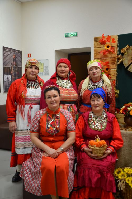 Җәкәү йортындагы «Покрау утырмасы»нда «Җиңгәчәйләр» ансамбле