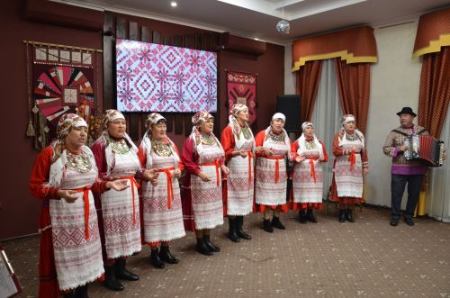 Җәкәү йортындагы «Покрау утырмасы»нда «Җиңгәчәйләр» ансамбле
