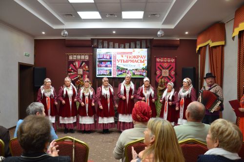 Җәкәү йортындагы «Покрау утырмасы»нда «Җиңгәчәйләр» ансамбле