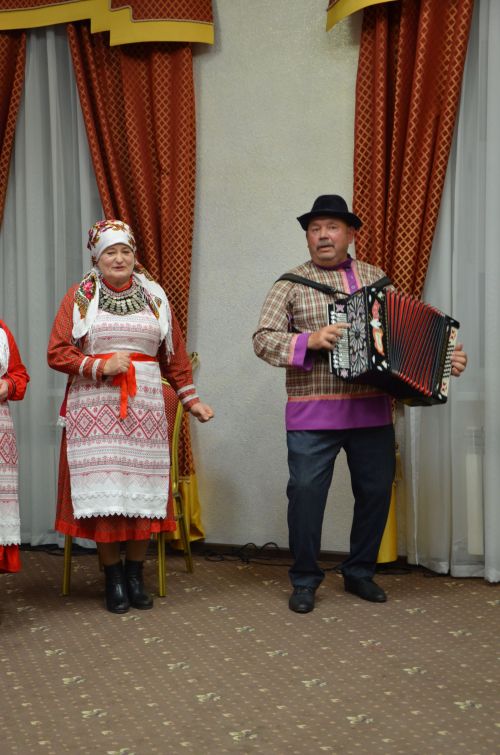Җәкәү йортындагы «Покрау утырмасы»нда «Җиңгәчәйләр» ансамбле