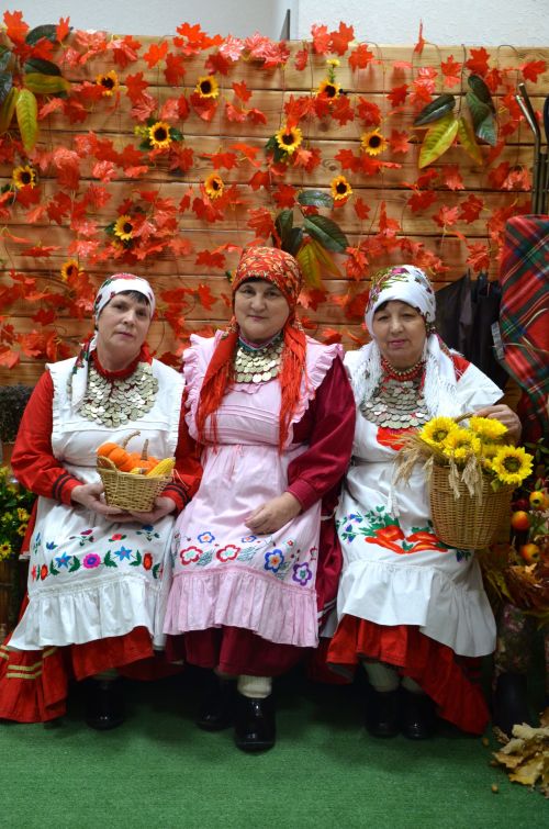 Җәкәү йортындагы «Покрау утырмасы»нда «Җиңгәчәйләр» ансамбле