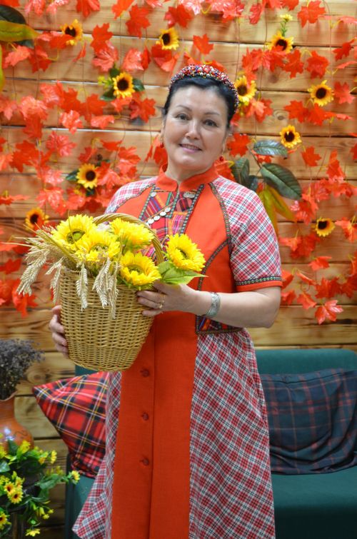 Җәкәү йортындагы «Покрау утырмасы»нда «Җиңгәчәйләр» ансамбле