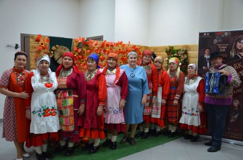Җәкәү йортындагы «Покрау утырмасы»нда «Җиңгәчәйләр» ансамбле