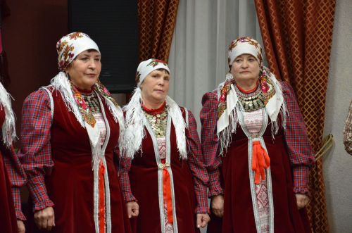 Җәкәү йортындагы «Покрау утырмасы»нда «Җиңгәчәйләр» ансамбле