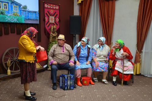 Җәкәү йортындагы «Покрау утырмасы»нда «Җиңгәчәйләр» ансамбле