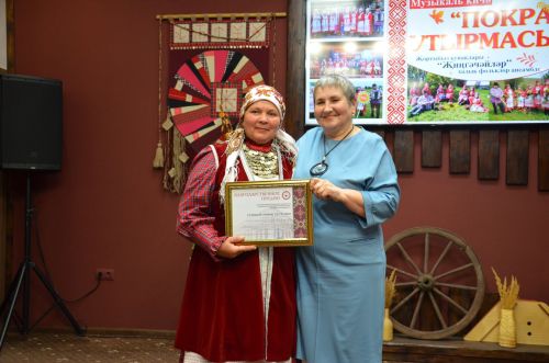 Җәкәү йортындагы «Покрау утырмасы»нда «Җиңгәчәйләр» ансамбле