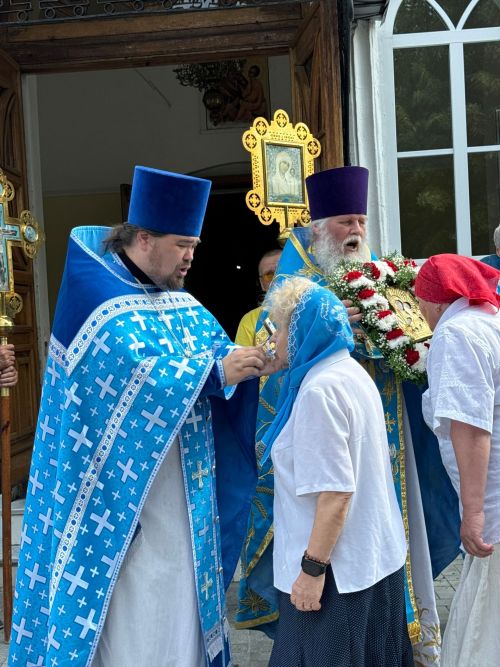 Тихвин чиркәвендә бәйрәм Литургиясе узды