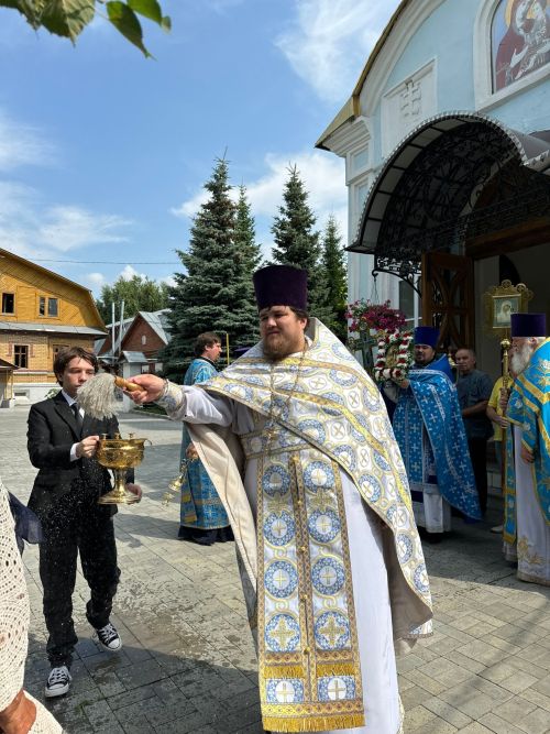 Тихвин чиркәвендә бәйрәм Литургиясе узды