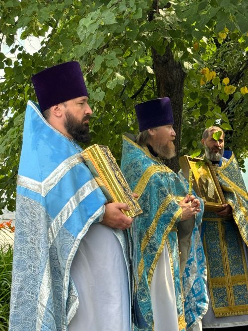 Тихвин чиркәвендә бәйрәм Литургиясе узды