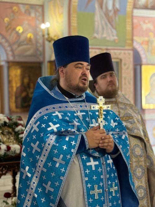 Тихвин чиркәвендә бәйрәм Литургиясе узды