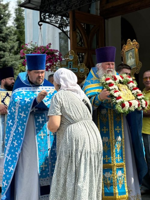 Тихвин чиркәвендә бәйрәм Литургиясе узды