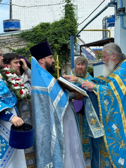 Тихвин чиркәвендә бәйрәм Литургиясе узды