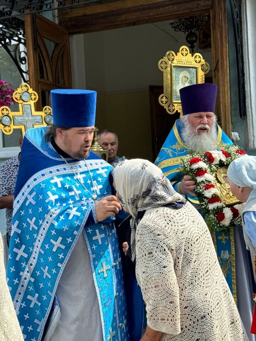 Тихвин чиркәвендә бәйрәм Литургиясе узды