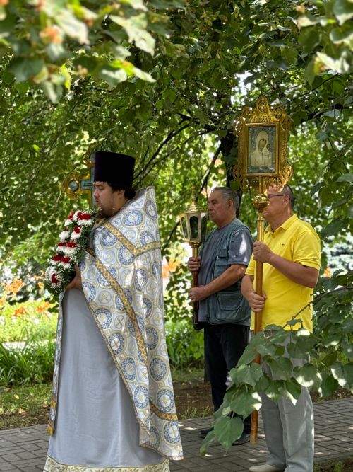 Тихвин чиркәвендә бәйрәм Литургиясе узды