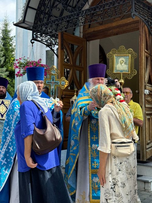 Тихвин чиркәвендә бәйрәм Литургиясе узды