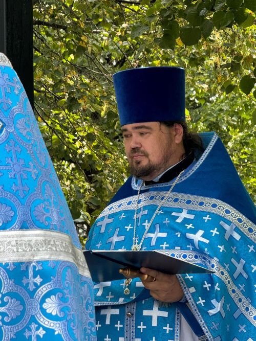 Тихвин чиркәвендә бәйрәм Литургиясе узды