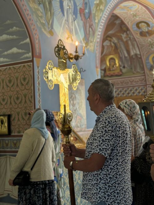 Тихвин чиркәвендә бәйрәм Литургиясе узды