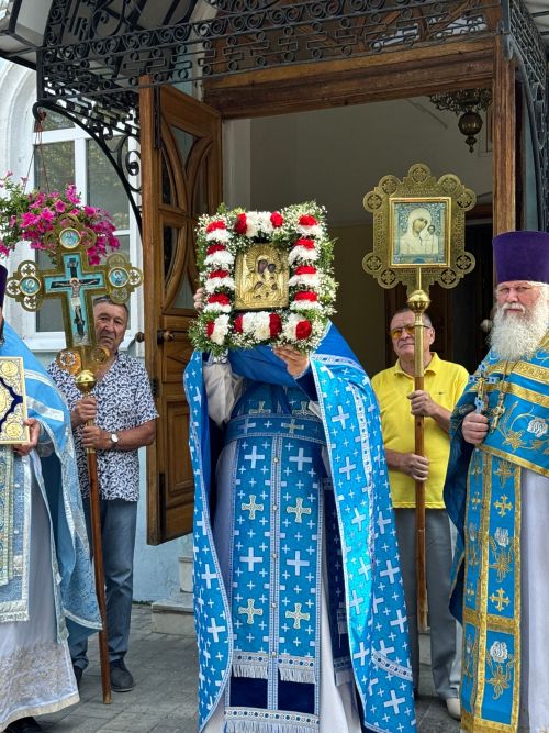 Тихвин чиркәвендә бәйрәм Литургиясе узды