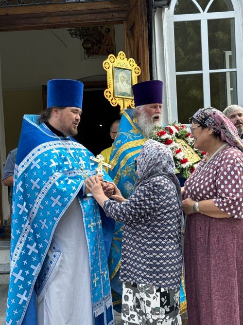 Тихвин чиркәвендә бәйрәм Литургиясе узды