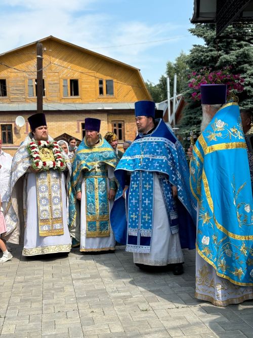 Тихвин чиркәвендә бәйрәм Литургиясе узды
