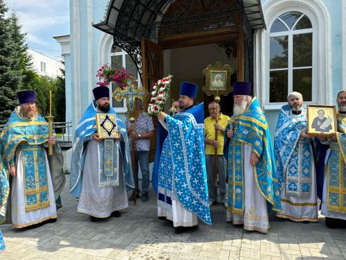 Тихвин чиркәвендә бәйрәм Литургиясе узды