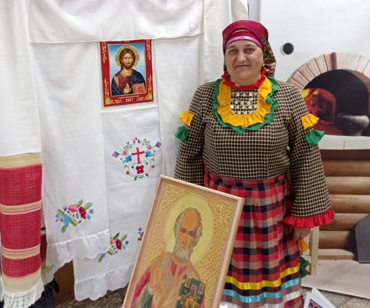 Кабан Бастрыкта яшәүче Анна Батаева үзенең кул эшләре турында сөйләде