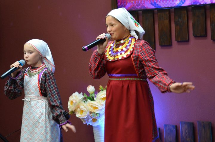 ВИДЕО: әниле-кызлы Анна һәм Екатерина Матвеевалар