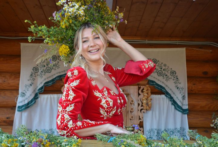 Марина Карпова: «СВОдагы егетләр землянкадан «Балтырган»ны җырлап, видео яздырып җибәрәләр»