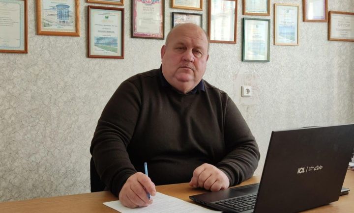 Җөри мәктәбе директоры күкрәк билгесенә лаек булды