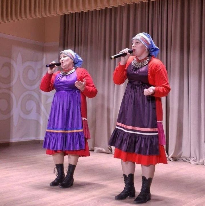 «Бәрәнҗәр» ансамбле солистлары яңартылган мәдәният йортында тамашачыларны сөендерде