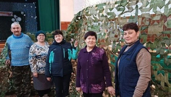 «Бердәмлек һәм өмет символы»: Корчайда маскировка челтәрләре үрү эше туктаусыз дәвам итә