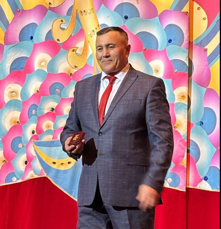 Танылган курчакчы-артист Юрий Чуктиевның юбилей кичәсе булды