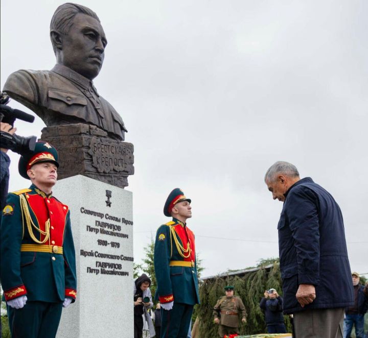 «Элбэдэн-2026»: 400 реконструкторов, техника войны и память о героях СВО